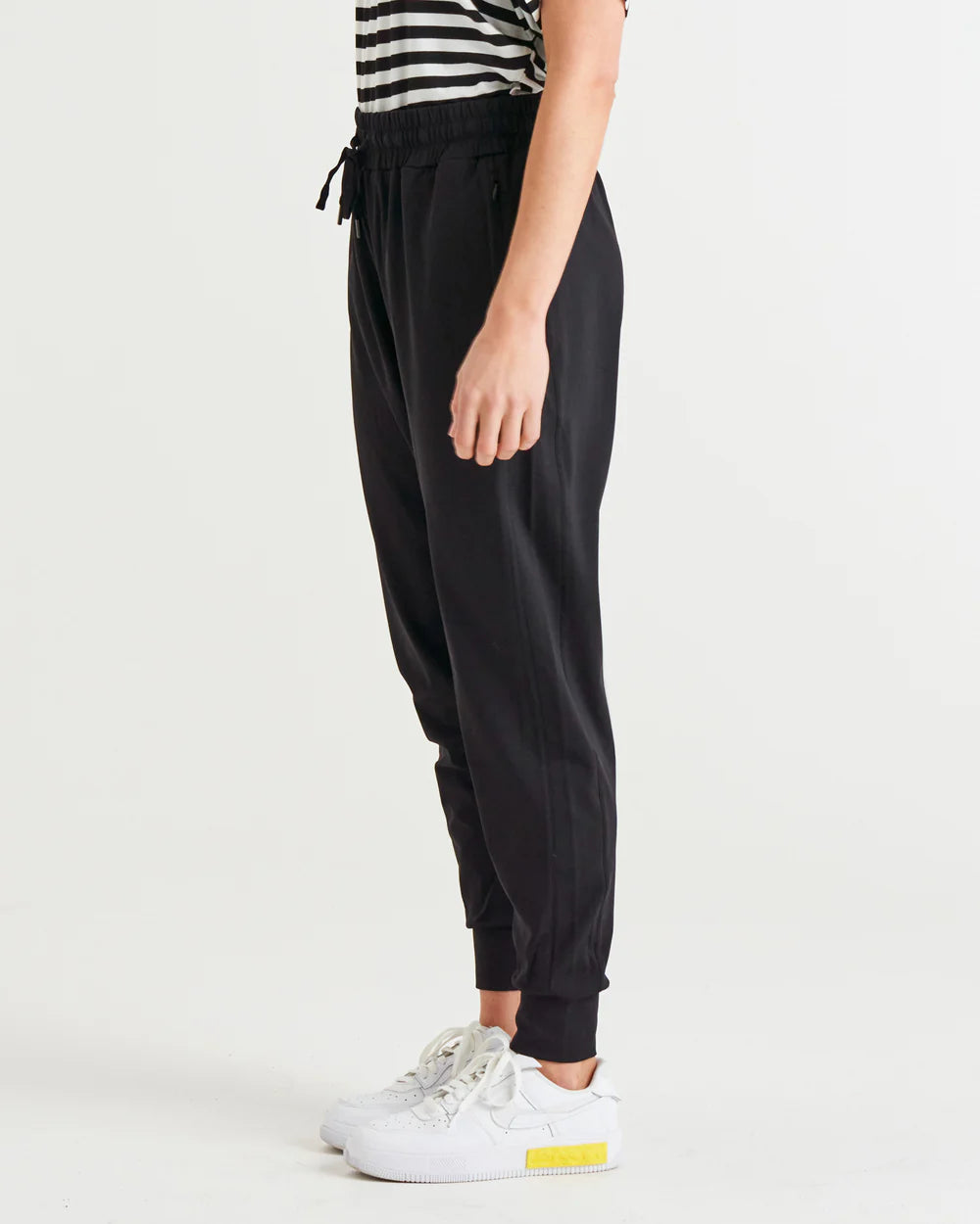 Cara Travel Jogger - Black