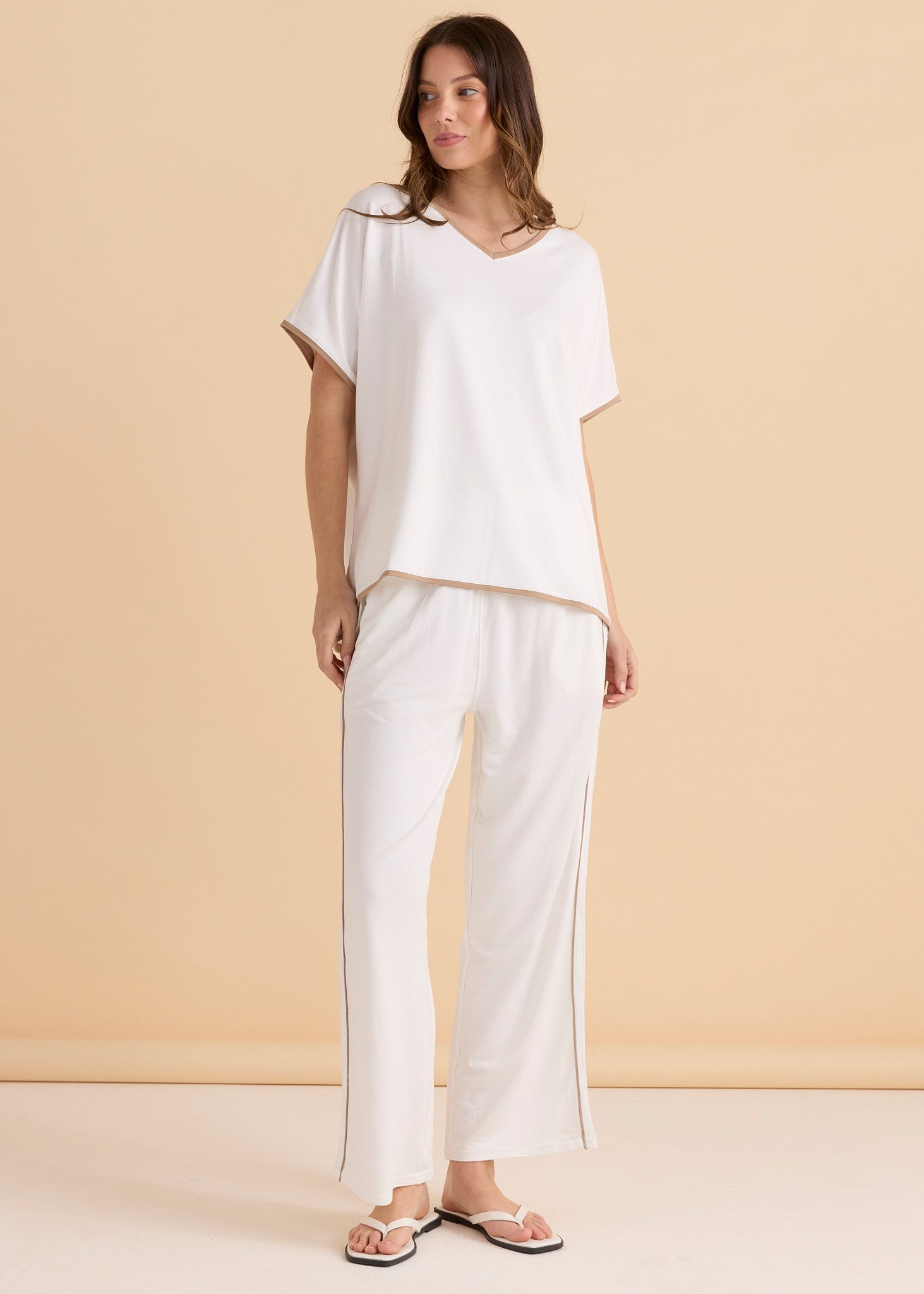 Clara Top – White/Beige Oversized V-Neck Tee